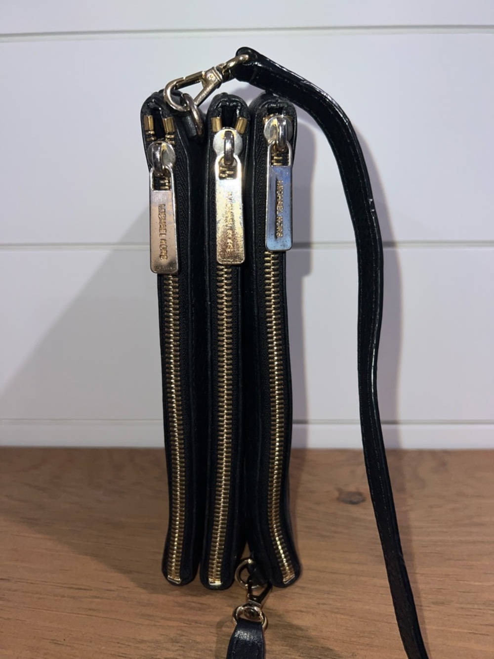 Michael Kors Jet Set Travel Pebbled Black Leather Crossbody Pouch with Gold Logo - Picture 14 of 16